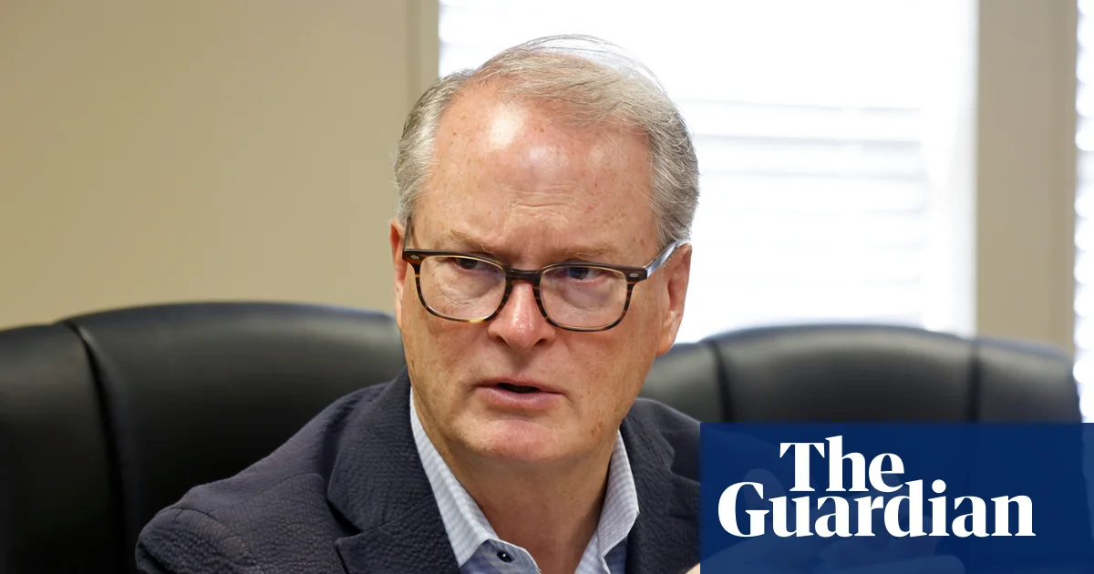 Peluang Langka bagi Demokrat: Adam Hamilton Tantang Kursi Senat Kansas