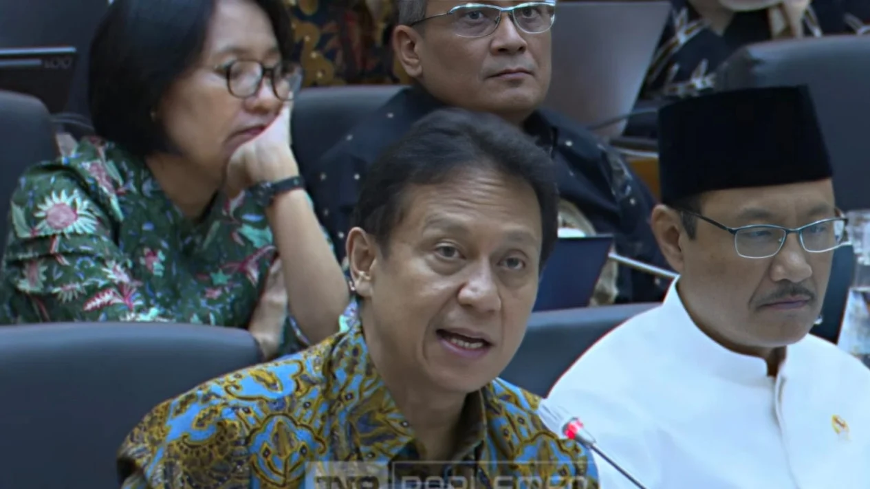 Budi Gunadi Imbau Warga: Jangan Mengucek Mata dan Segera Bersihkan Jika Terkena Abu Anak Krakatau