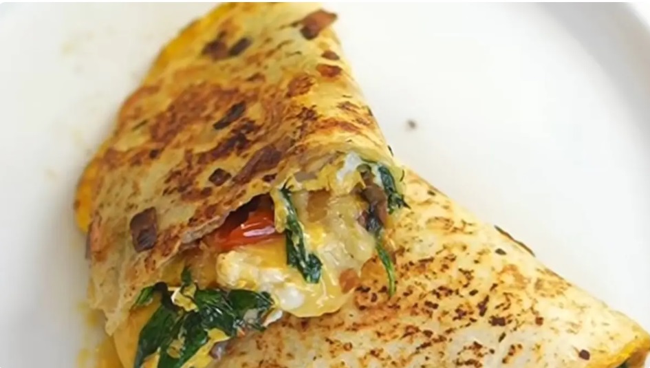 Omelet Keju dalam Wrap: Pilihan Sarapan Bergaya Kafe yang Mudah