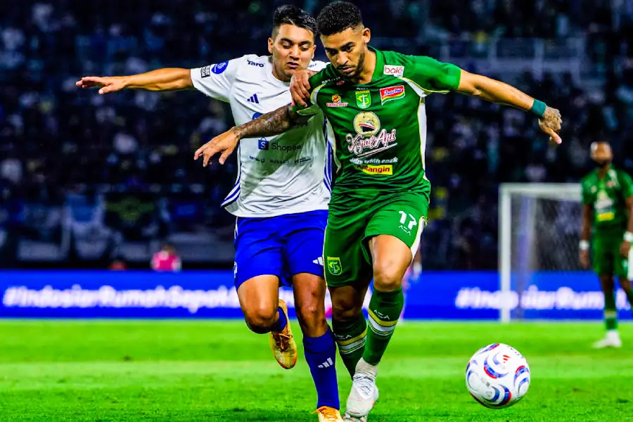 Umpan Silang Jefferson Silva Bawa Persebaya Menang 1-0 atas PSIM di GBT Jadi Sorotan